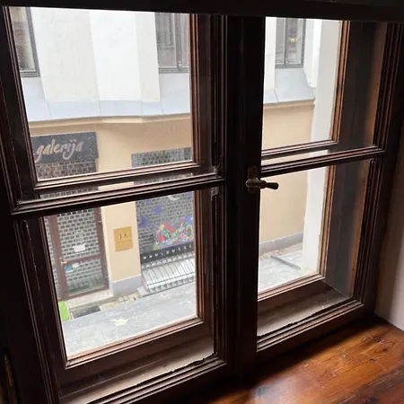 Lovely Two Bedroom In The Old Town Apartman *