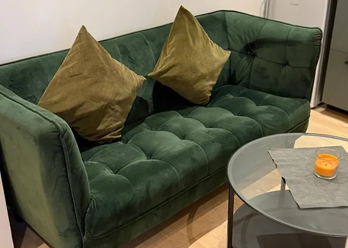 Lovely Two Bedroom In The Old Town Apartment *